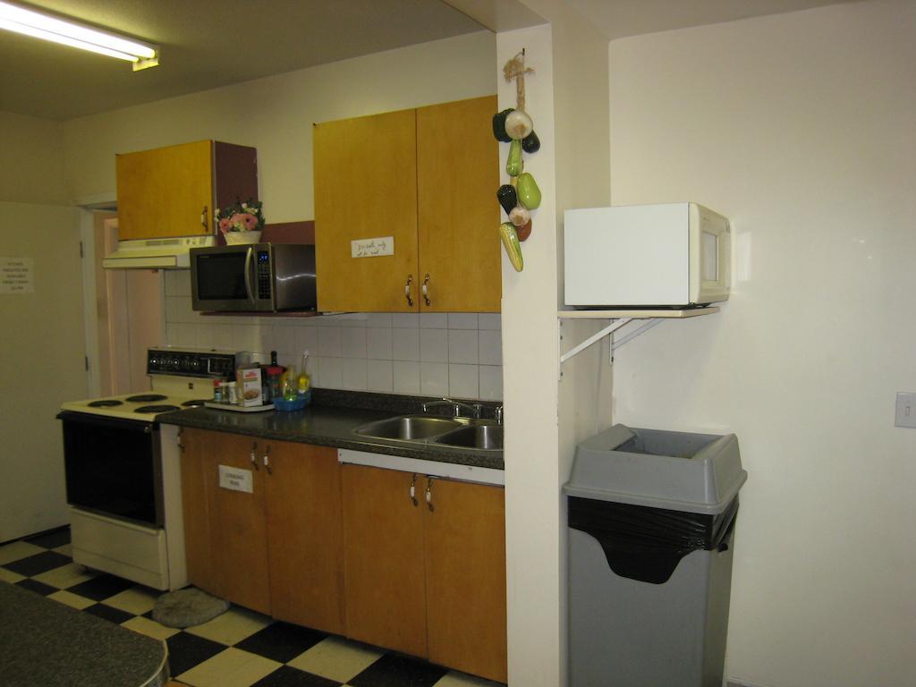 Kelowna Okanagan Lake Hostel Екстериор снимка