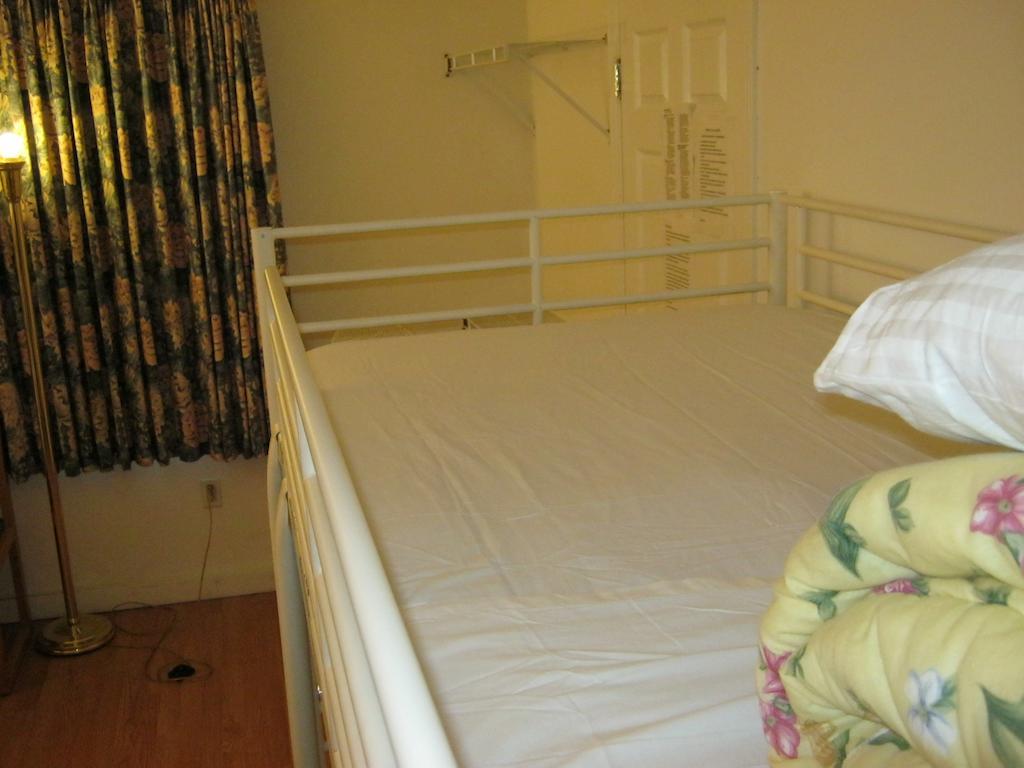 Kelowna Okanagan Lake Hostel Екстериор снимка