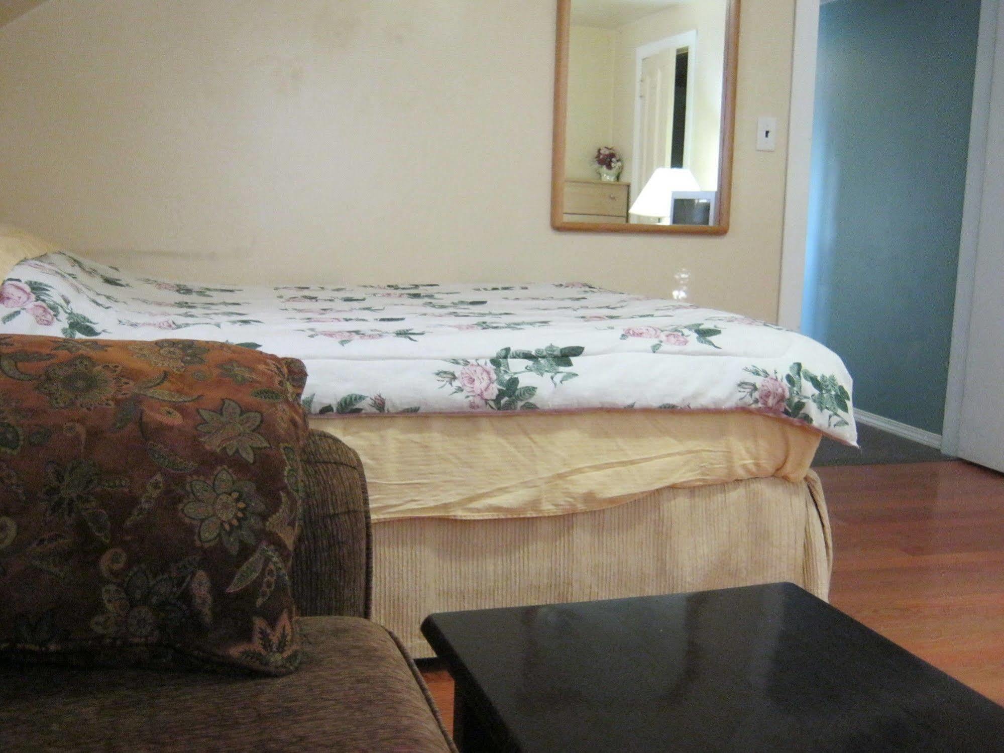 Kelowna Okanagan Lake Hostel Екстериор снимка