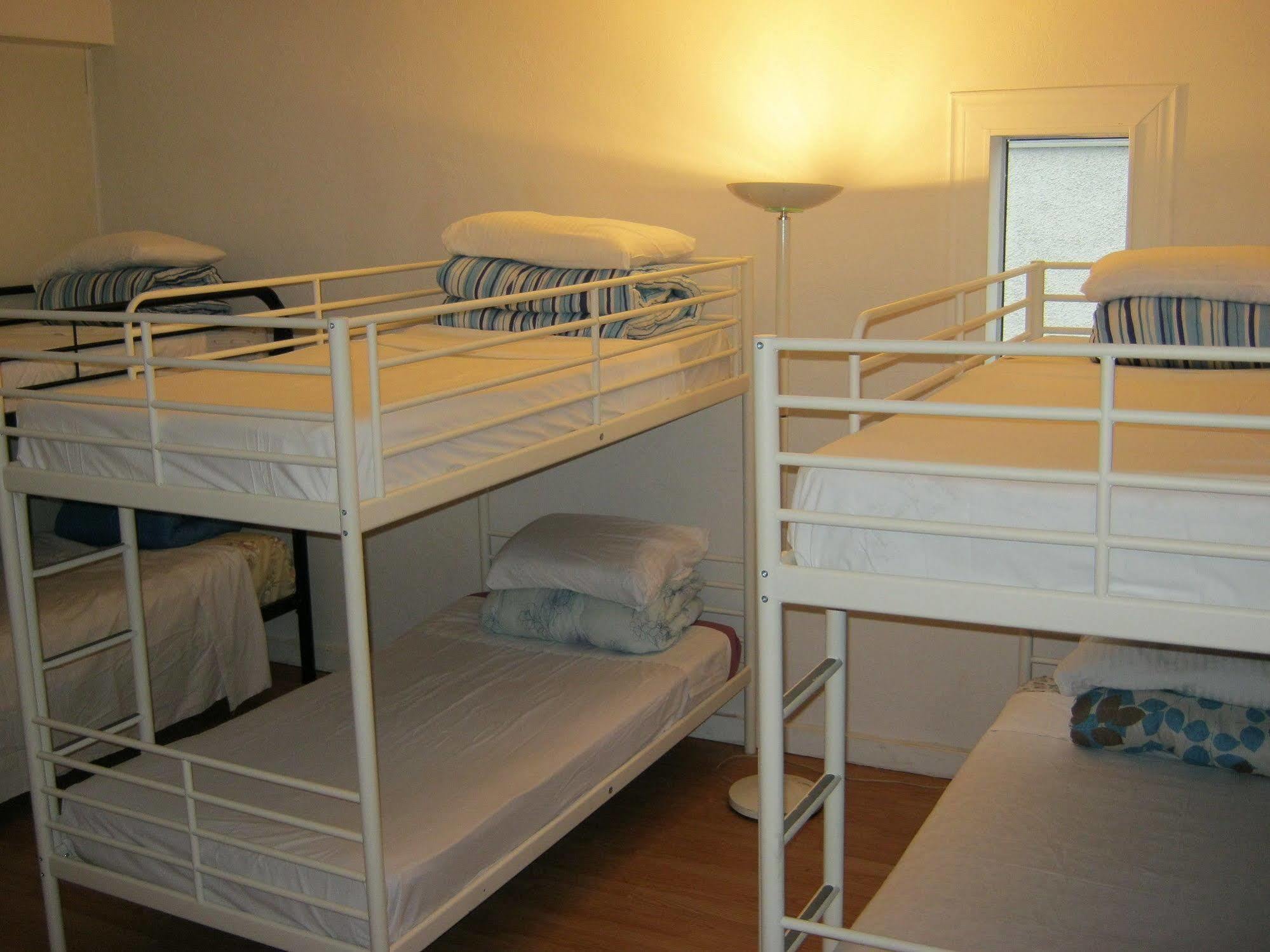 Kelowna Okanagan Lake Hostel Екстериор снимка