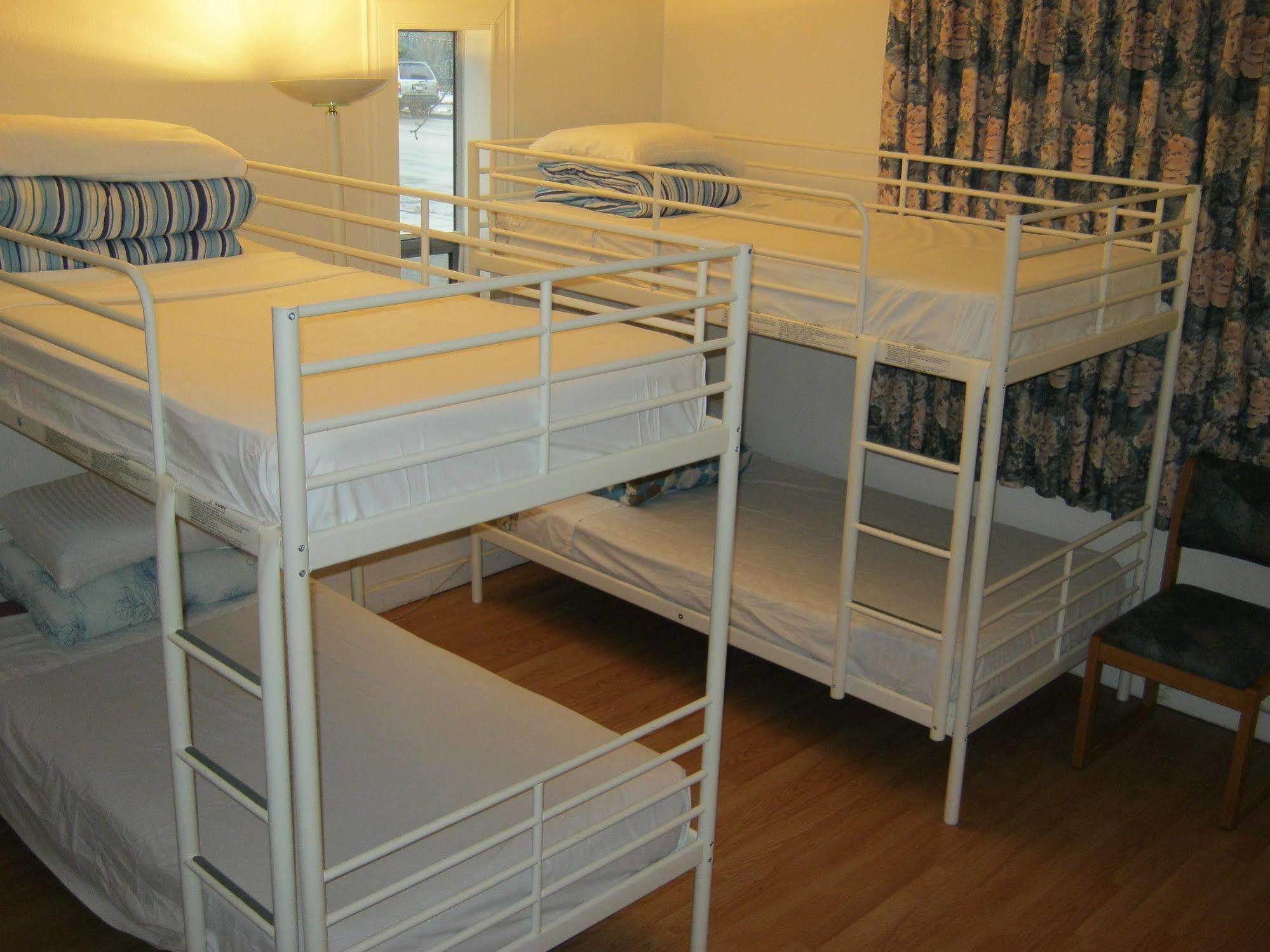 Kelowna Okanagan Lake Hostel Екстериор снимка