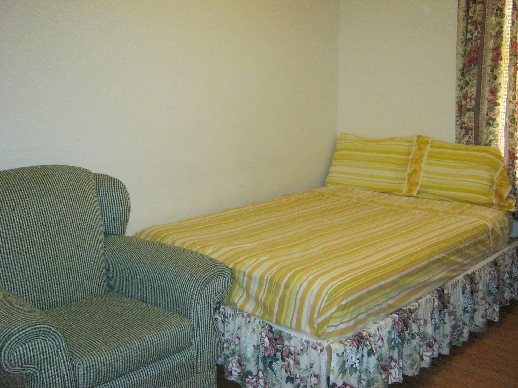 Kelowna Okanagan Lake Hostel Екстериор снимка