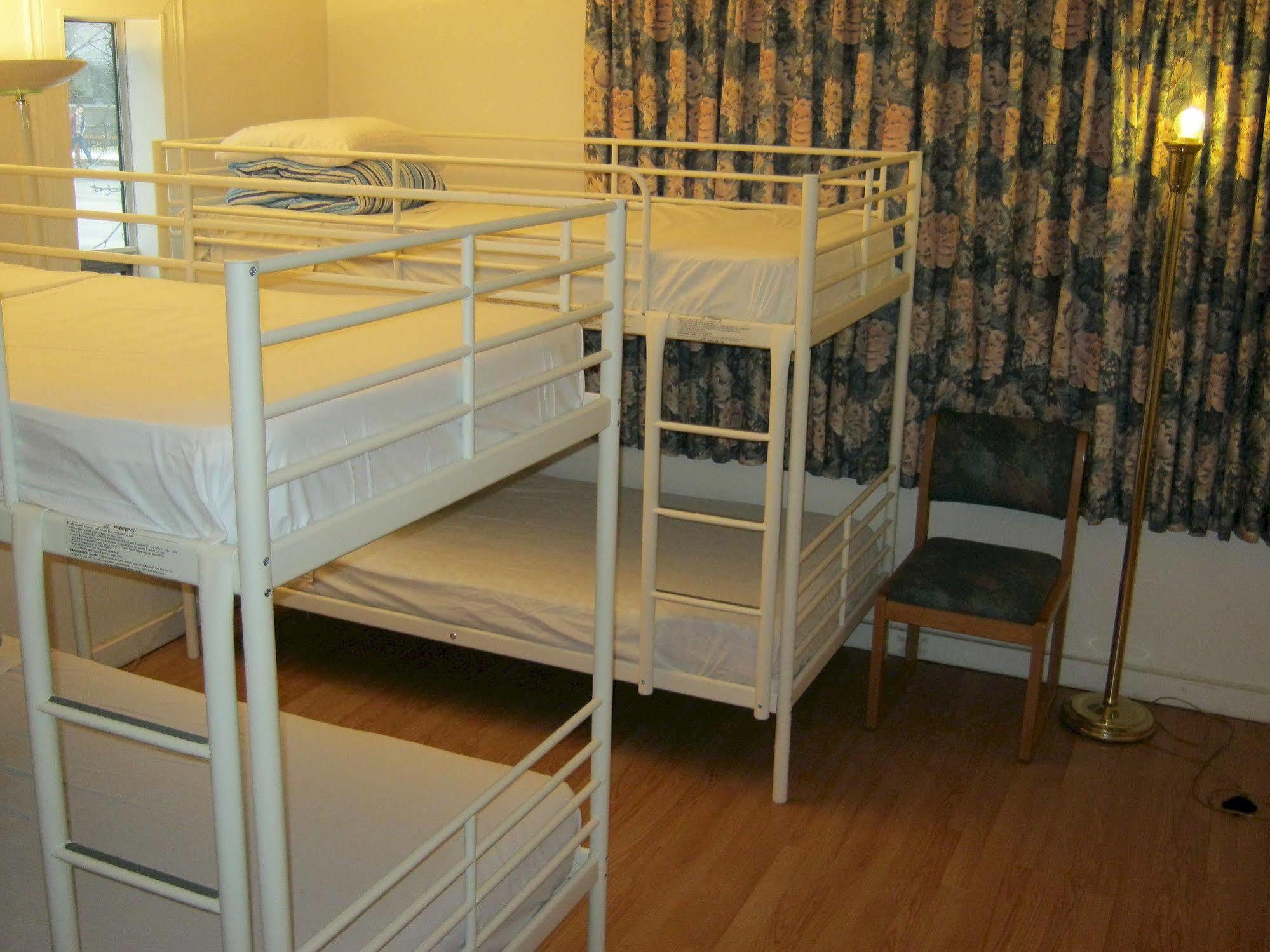 Kelowna Okanagan Lake Hostel Екстериор снимка