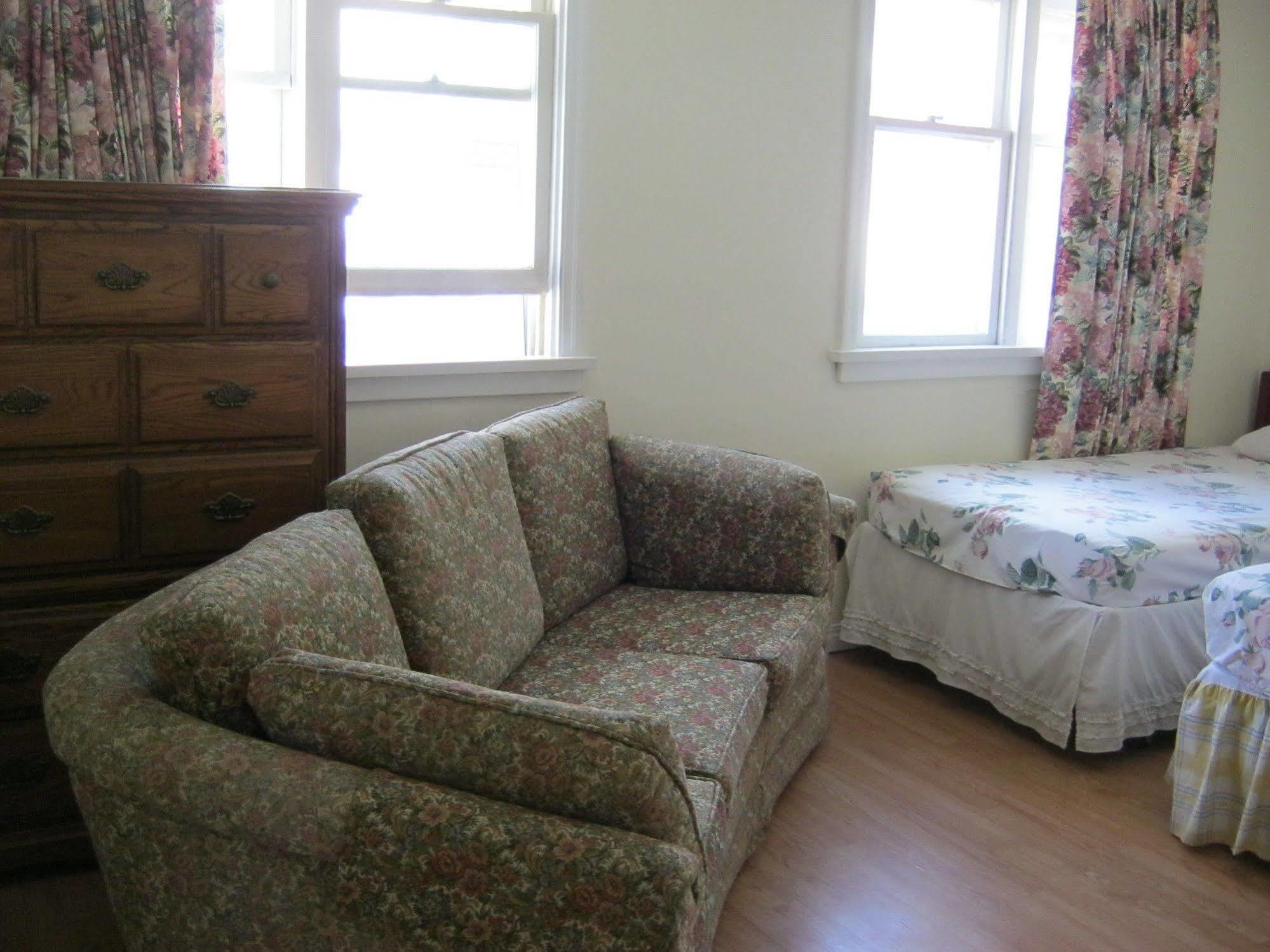 Kelowna Okanagan Lake Hostel Екстериор снимка