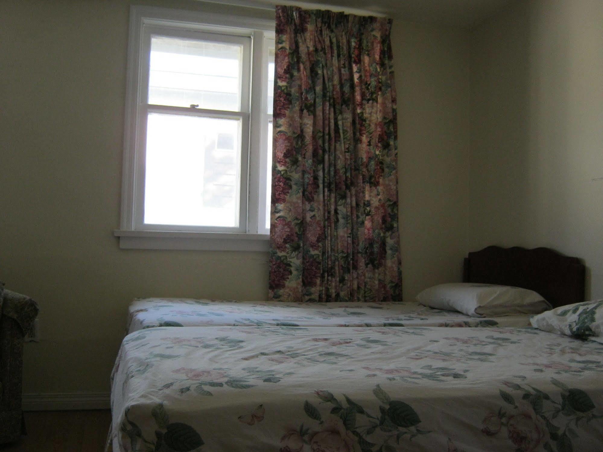 Kelowna Okanagan Lake Hostel Екстериор снимка