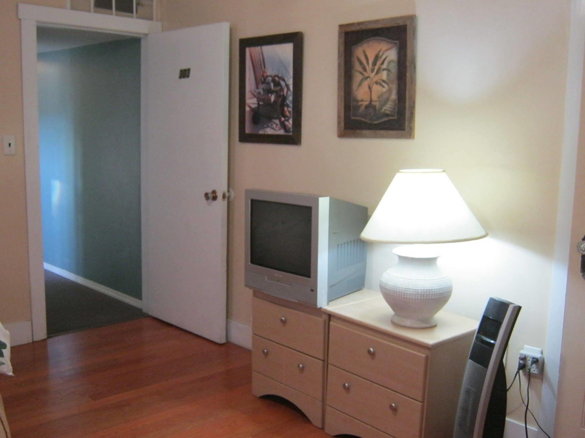 Kelowna Okanagan Lake Hostel Екстериор снимка