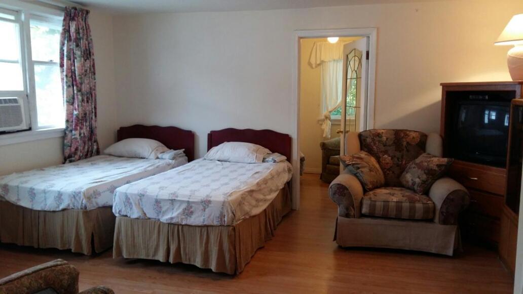 Kelowna Okanagan Lake Hostel Екстериор снимка